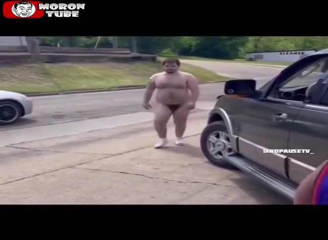 Video :He attempts to enter another person's automobile while naked